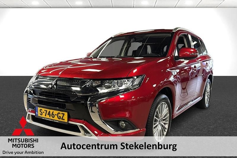 Rood Occasion 2023 Mitsubishi Outlander P-HEV Intense SUV | € 24.540 (Super prijs) - Afbeelding 1/4