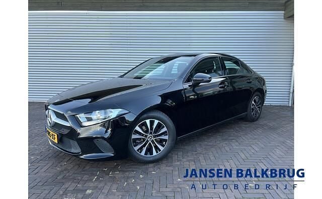 Zwart Gebruikt 2021 Mercedes A180 Sedan | € 19.850 (Super prijs) - Afbeelding 1/4