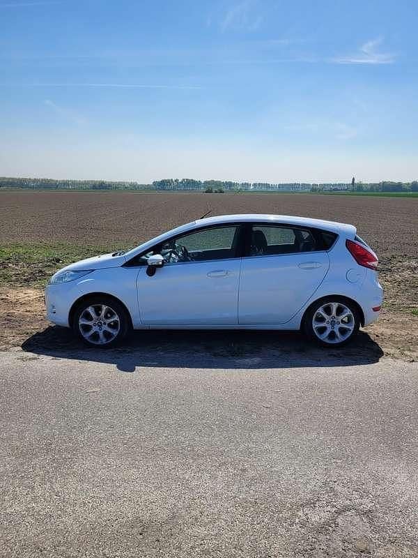 Wit Gebruikt 2013 Ford Fiesta Titanium Hatchback | € 2.950 (Goede deal) - Afbeelding 1/2