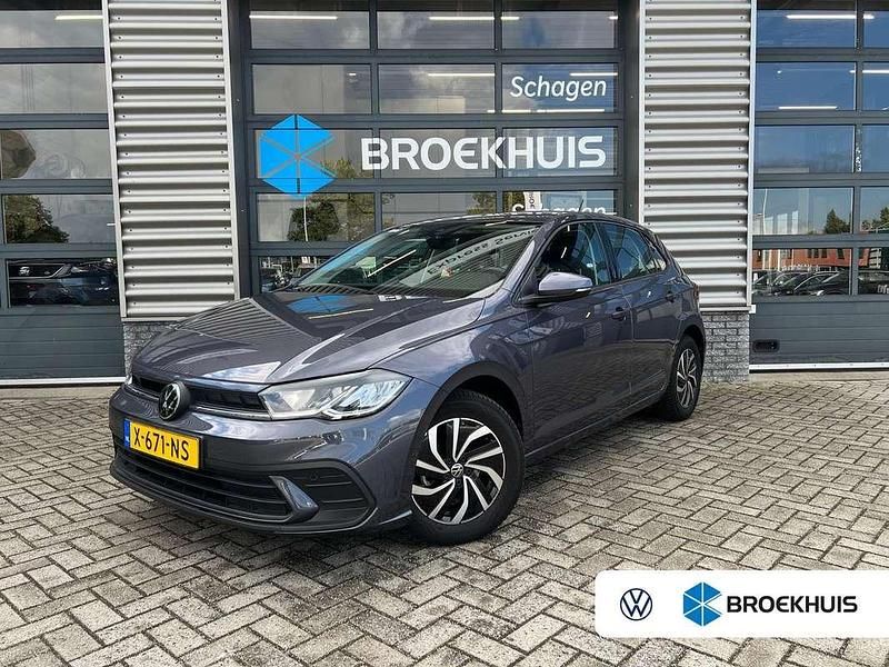 Grijs Gebruikt 2024 VW Polo Life Hatchback | € 20.900 (Goede deal) - Afbeelding 1/4