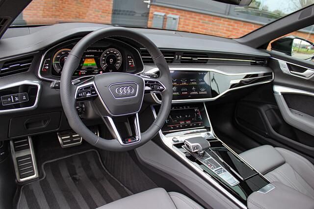 Occasion Audi A6 Competition 367 PK (269 kW) 2023 Zwart (metallic) Stationwagen