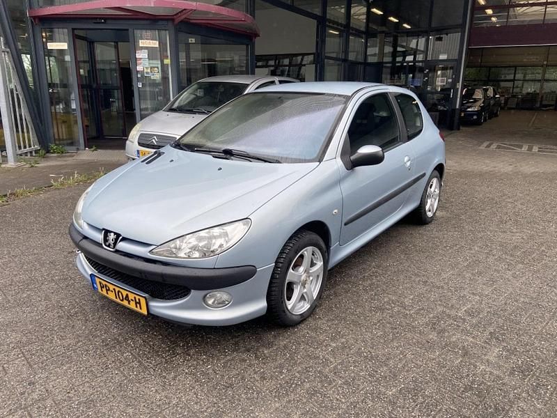 Grijs Occasion 2006 Peugeot 206 Hatchback | € 540 (Super prijs) - Afbeelding 1/4