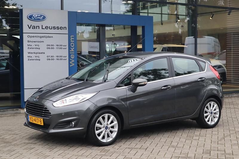 Grijs Gebruikt 2016 Ford Fiesta Titanium Hatchback | € 11.900 (Eerlijke prijs) - Afbeelding 1/4