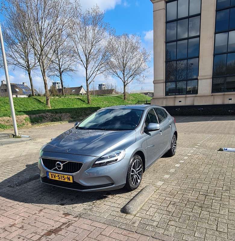 Gebruikt 2019 Volvo V40 Momentum Stationwagen | € 17.499 (Eerlijke prijs) - Afbeelding 1/4