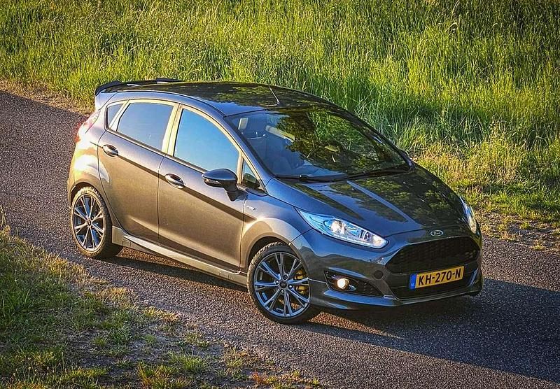 Occasion Ford Fiesta ST-Line 101 PK (74 kW) 2016 Grijs Hatchback