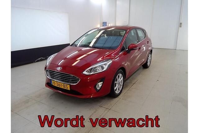Rood (metallic) Gebruikt 2020 Ford Fiesta Titanium Hatchback | € 15.995 (Eerlijke prijs) - Afbeelding 1/1