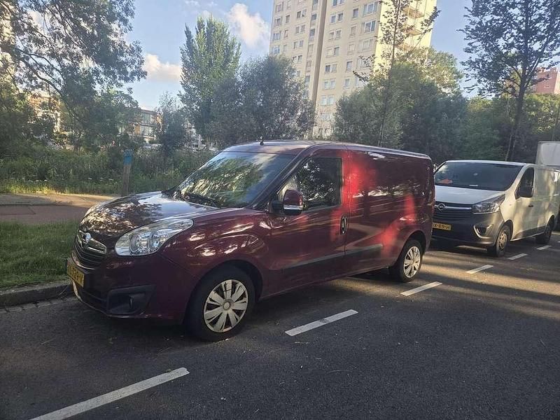Rood Gebruikt 2015 Opel Combo Sport MPV | € 3.500 (Eerlijke prijs) - Afbeelding 1/4