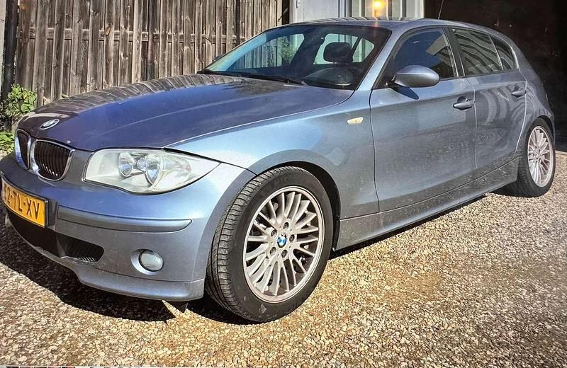 Grijs Occasion 2006 BMW 118 Hatchback | € 650 (Eerlijke prijs) - Afbeelding 1/4