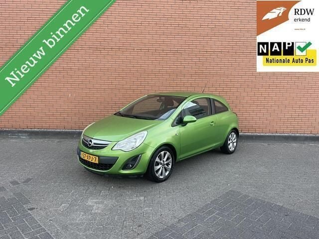 Groen Gebruikt 2012 Opel Corsa Cosmo Hatchback | € 3.695 (Goede deal) - Afbeelding 1/4