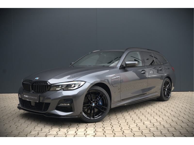 Grijs, metallic lak Gebruikt 2021 BMW 330 Executive Stationwagen | € 33.740 (Eerlijke prijs) - Afbeelding 1/4