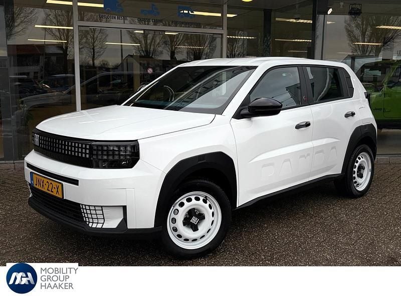 Wit Nieuw 2025 Fiat Grande Panda Red Hatchback | € 22.900 (Goede deal) - Afbeelding 1/4