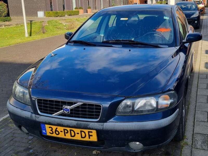 Blauw Gebruikt 2004 Volvo S60 Sedan | € 1.750 (Eerlijke prijs) - Afbeelding 1/4
