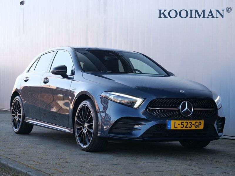 Blauw Gebruikt 2020 Mercedes A250 Business Hatchback | € 24.795 (Goede deal) - Afbeelding 1/4