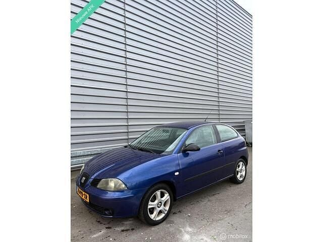 Blauw Gebruikt 2004 Seat Ibiza Stella Hatchback | € 1.199 (Goede deal) - Afbeelding 1/4
