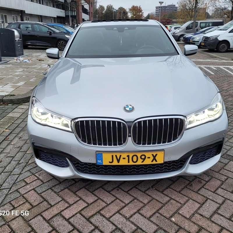 Grijs Gebruikt 2016 BMW 730 Executive Sedan | € 32.750 (Eerlijke prijs) - Afbeelding 1/4