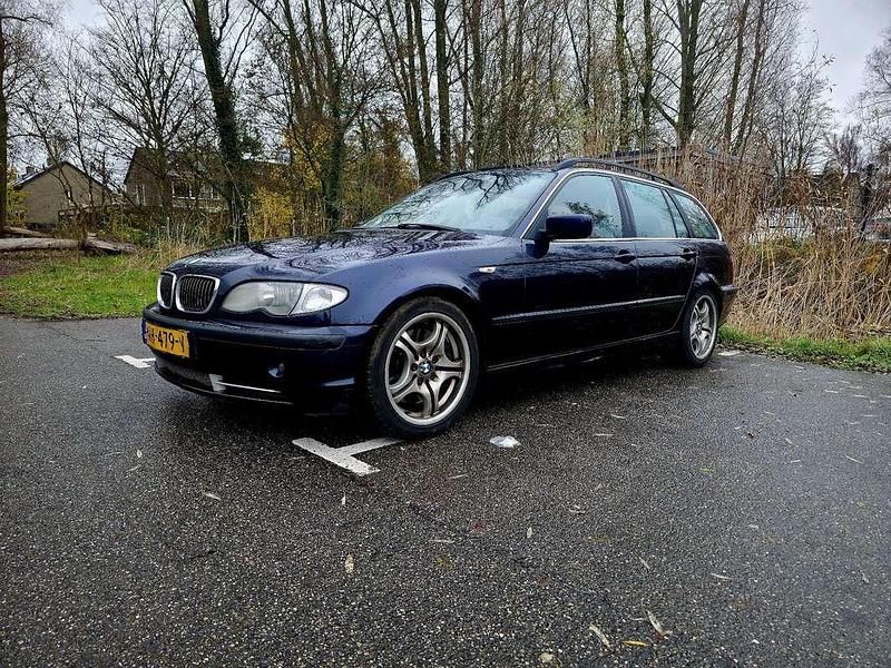 Blauw Gebruikt 2001 BMW 330 Executive Stationwagen | € 2.000 (Super prijs) - Afbeelding 1/4