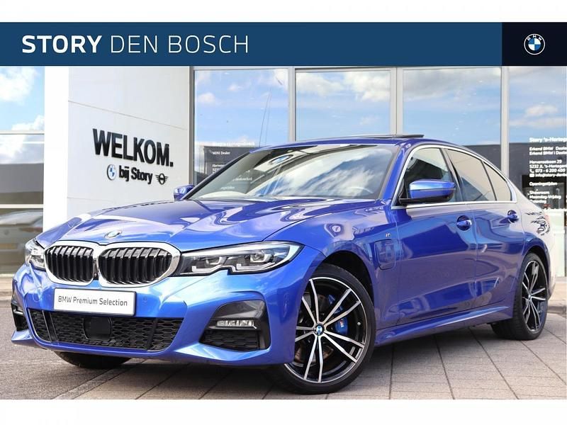 M portimao blau (blauw metallic) Gebruikt 2021 BMW 330e Comfort Edition Sedan | € 38.950 (Duur) - Afbeelding 1/3