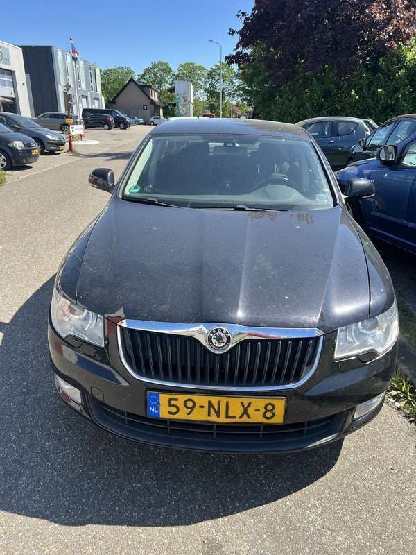 Zwart Gebruikt 2010 Skoda Superb Comfort Sedan | € 3.000 (Super prijs) - Afbeelding 1/4