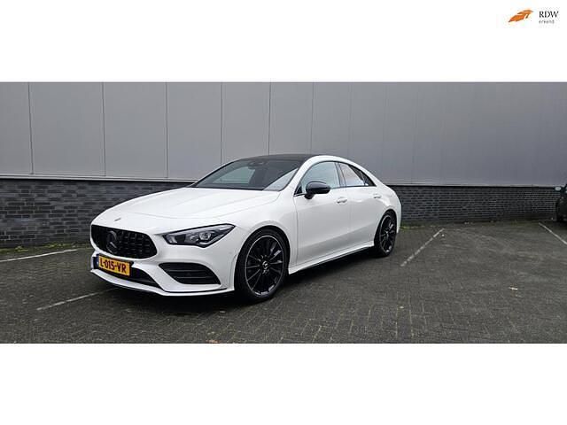 Wit Gebruikt 2020 Mercedes 180 Premium Plus Sedan | € 28.999 (Iets duurder) - Afbeelding 1/4
