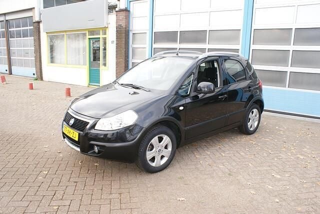 Zwart Gebruikt 2007 Fiat Sedici SUV | € 5.950 (Eerlijke prijs) - Afbeelding 1/4
