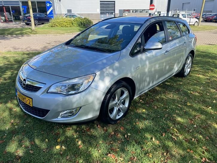Grijs Gebruikt 2012 Opel Astra Edition Stationwagen | € 6.250 (Iets duurder) - Afbeelding 1/3