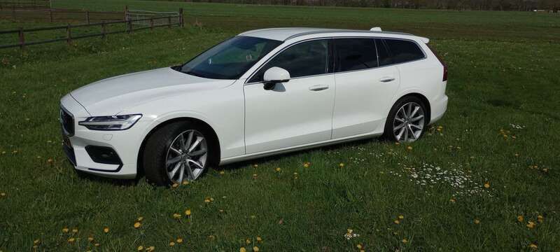 Wit Gebruikt 2020 Volvo V60 Pro Stationwagen | € 24.750 (Eerlijke prijs) - Afbeelding 1/4
