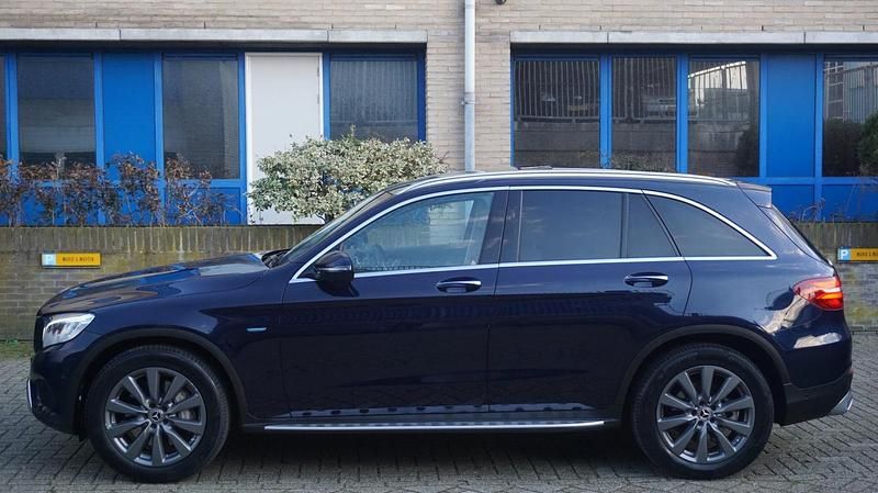 Blauw (metallic) Gebruikt 2017 Mercedes GLC350 Prestige SUV | € 33.950 (Eerlijke prijs) - Afbeelding 1/4