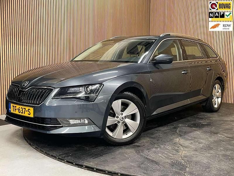 Grijs Occasion 2018 Skoda Superb Business Line Stationwagen | € 16.895 (Goede deal) - Afbeelding 1/2