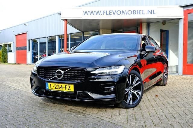 Zwart Gebruikt 2021 Volvo S60 R-Design Sedan | € 30.950 (Goede deal) - Afbeelding 1/4