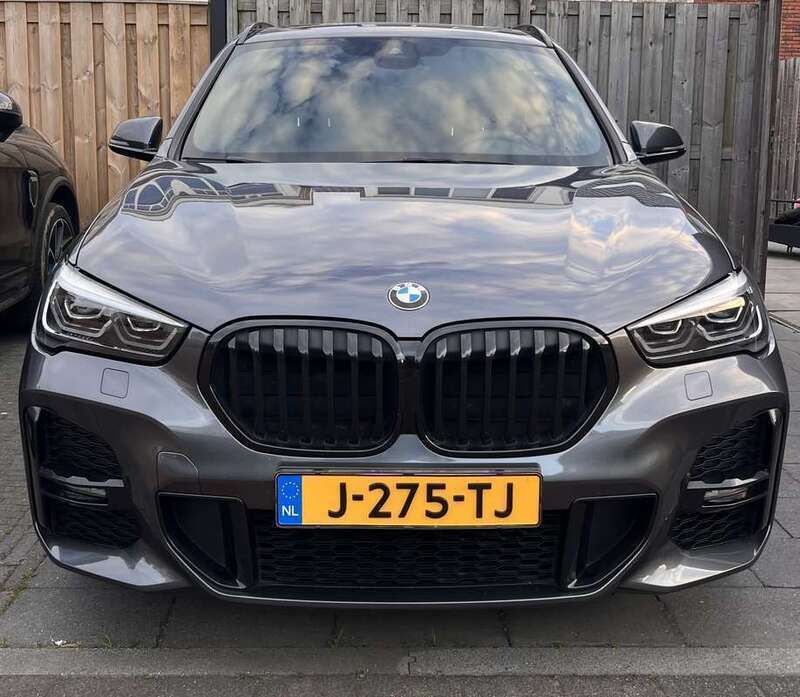 Grijs Gebruikt 2020 BMW X1 M Sport SUV | € 28.995 (Eerlijke prijs) - Afbeelding 1/4