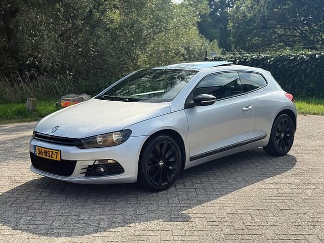 Grijs Gebruikt 2010 VW Scirocco Highline Coupé | € 3.999 (Eerlijke prijs) - Afbeelding 1/4