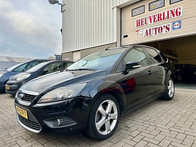 Zwart Occasion 2008 Ford Focus Titanium Hatchback | € 2.749 (Eerlijke prijs) - Afbeelding 1/4