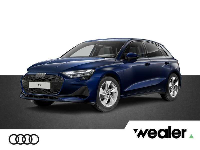 Blauw, metallic lak Nieuw 2025 Audi A3 Sportback e-tron Advanced Sedan | € 48.023 (Iets duurder) - Afbeelding 1/2