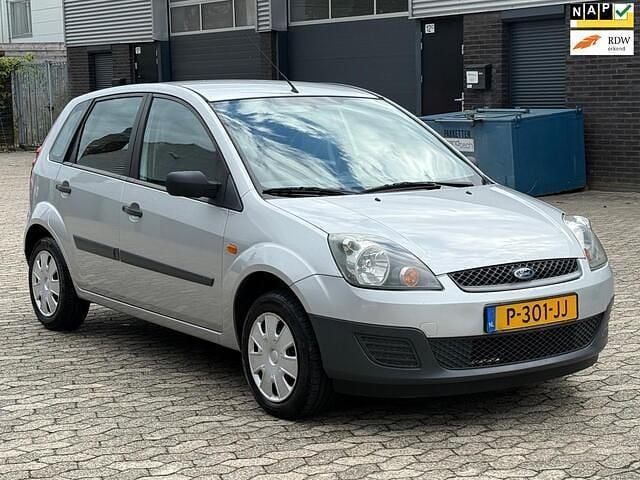 Grijs Gebruikt 2008 Ford Fiesta Style Hatchback | € 1.799 (Goede deal) - Afbeelding 1/4