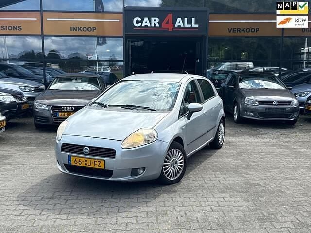 Grijs Gebruikt 2007 Fiat Grande Punto Dynamic Hatchback | € 1.495 (Eerlijke prijs) - Afbeelding 1/4