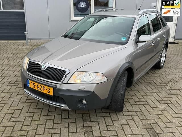 Beige Occasion 2008 Skoda Octavia Business Line Stationwagen | € 2.999 (Eerlijke prijs) - Afbeelding 1/4