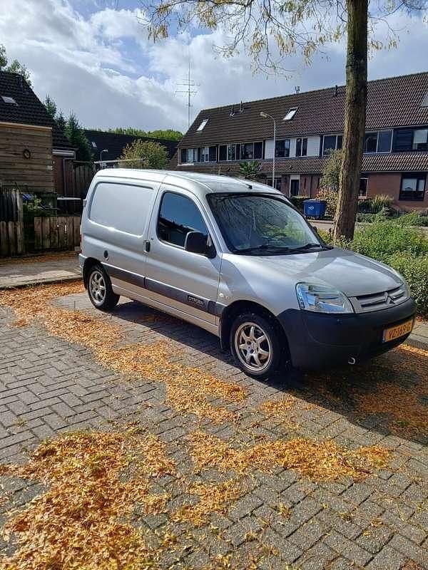 Grijs Gebruikt 2004 Citroën Berlingo Van | € 2.500 (Eerlijke prijs) - Afbeelding 1/4