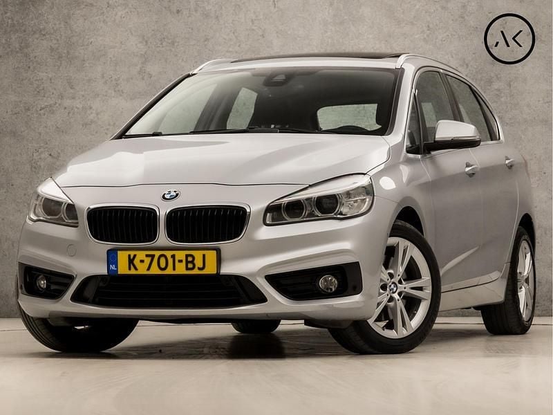 Grijs Gebruikt 2014 BMW 218 Executive Stationwagen | € 12.445 (Eerlijke prijs) - Afbeelding 1/4