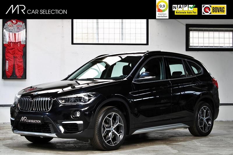 Zwart Gebruikt 2019 BMW X1 Basis SUV | € 27.545 - Afbeelding 1/3