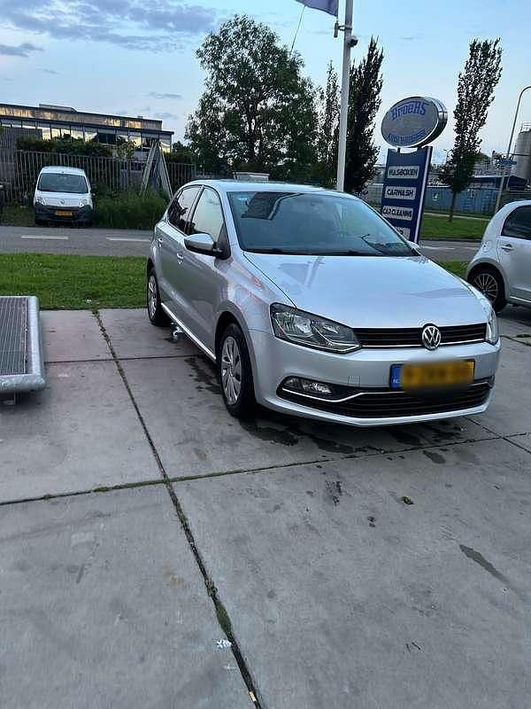 Gebruikt 2015 VW Polo Comfortline Sedan | € 5.950 (Goede deal) - Afbeelding 1/4