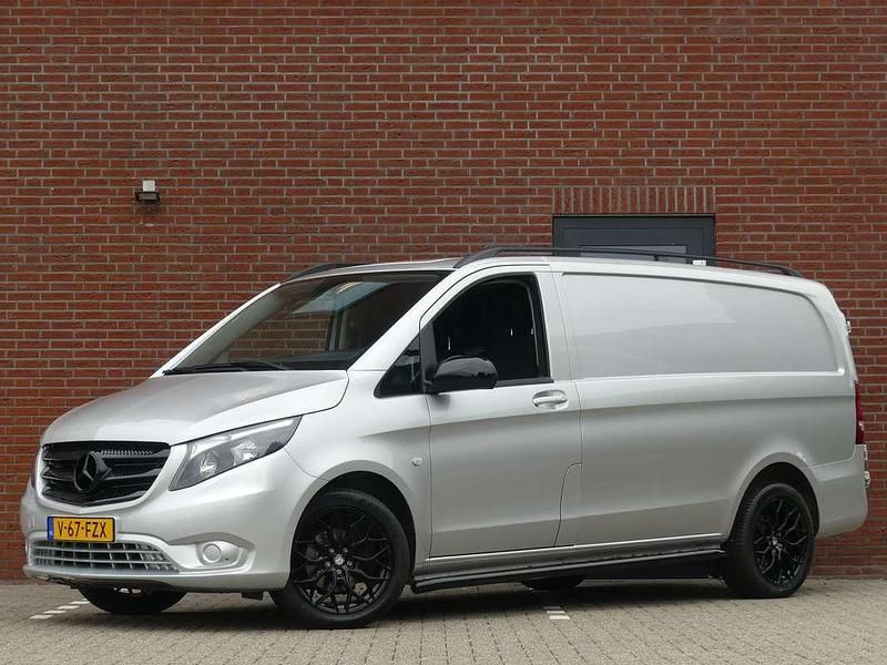 Grijs Gebruikt 2024 Mercedes Vito MPV | € 33.950 (Eerlijke prijs) - Afbeelding 1/4