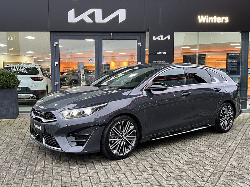 Grijs Nieuw 2025 Kia ProCeed Hatchback | € 38.885 (Eerlijke prijs) - Afbeelding 1/4