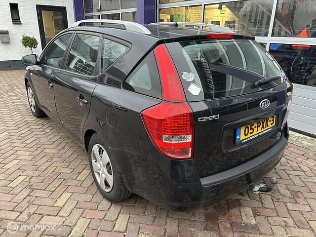 Occasion Kia Ceed 90 PK (66 kW) 2011 Zwart Hatchback