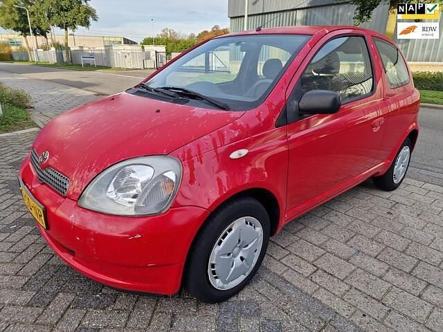 Rood Gebruikt 2000 Toyota Yaris Luna Hatchback | € 1.099 (Eerlijke prijs) - Afbeelding 1/4