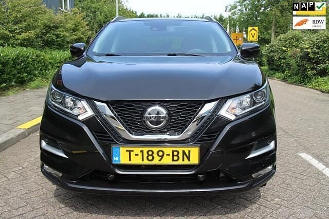 Zwart Gebruikt 2018 Nissan Qashqai Tekna SUV | € 14.950 (Goede deal) - Afbeelding 1/4