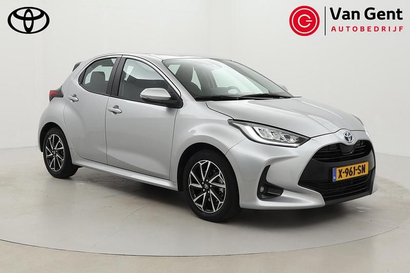 Grijs Gebruikt 2024 Toyota Yaris Hybrid Hatchback | € 23.499 (Eerlijke prijs) - Afbeelding 1/4