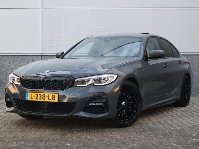 Grijs Gebruikt 2021 BMW 330 M Performance Sedan | € 35.900 (Duur) - Afbeelding 1/4
