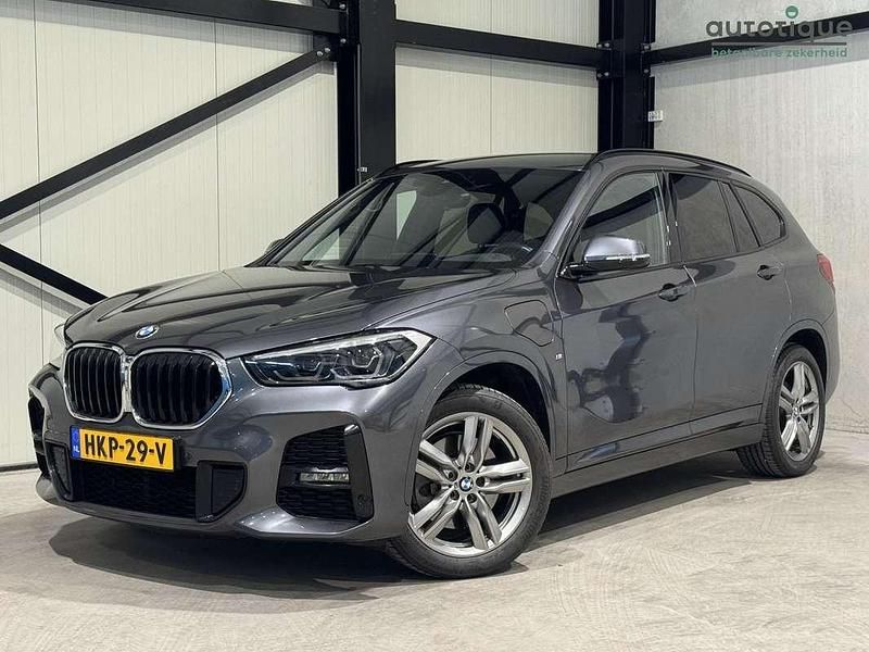 Grijs Gebruikt 2021 BMW X1 M Sport SUV | € 24.940 (Super prijs) - Afbeelding 1/4