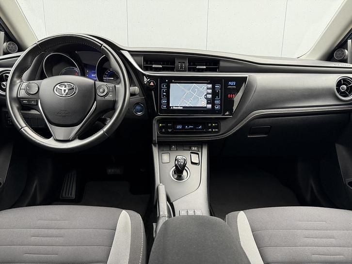 Occasion Toyota Auris 99 PK (72 kW) 2017 Blauw Hatchback