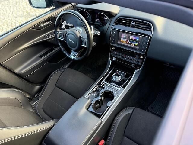 Occasion Jaguar XE Portfolio 163 PK (119 kW) 2016 Zwart Sedan
